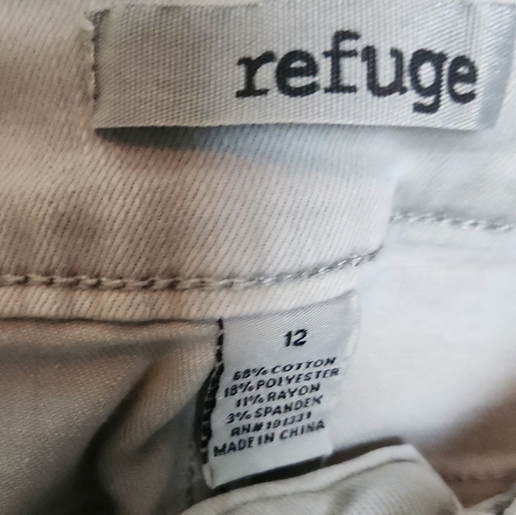 Refuge Distressed Skinny Crops in Gray Size 12 - Picture 4 of 5